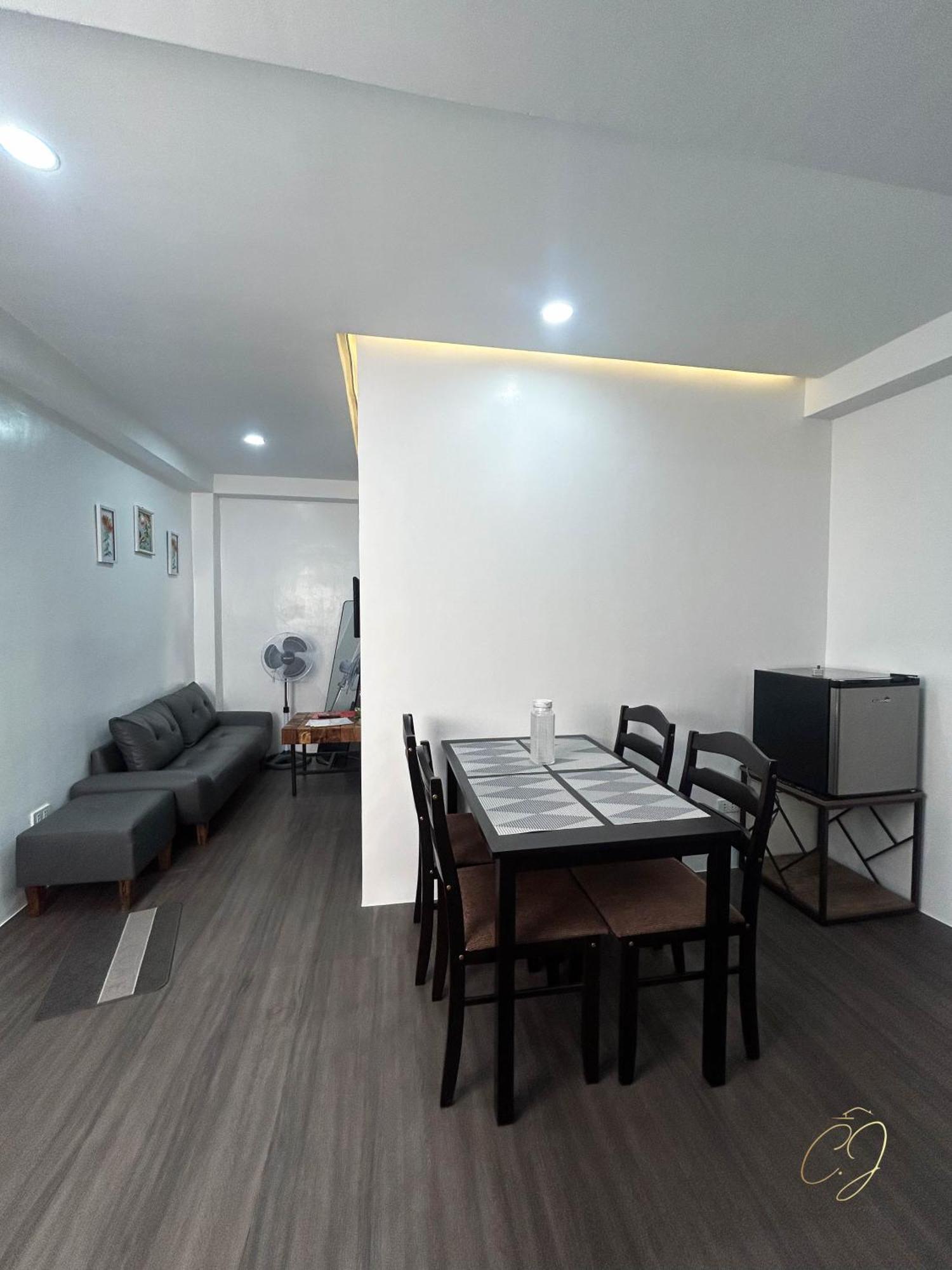Cj Apartments Olongapo Esterno foto