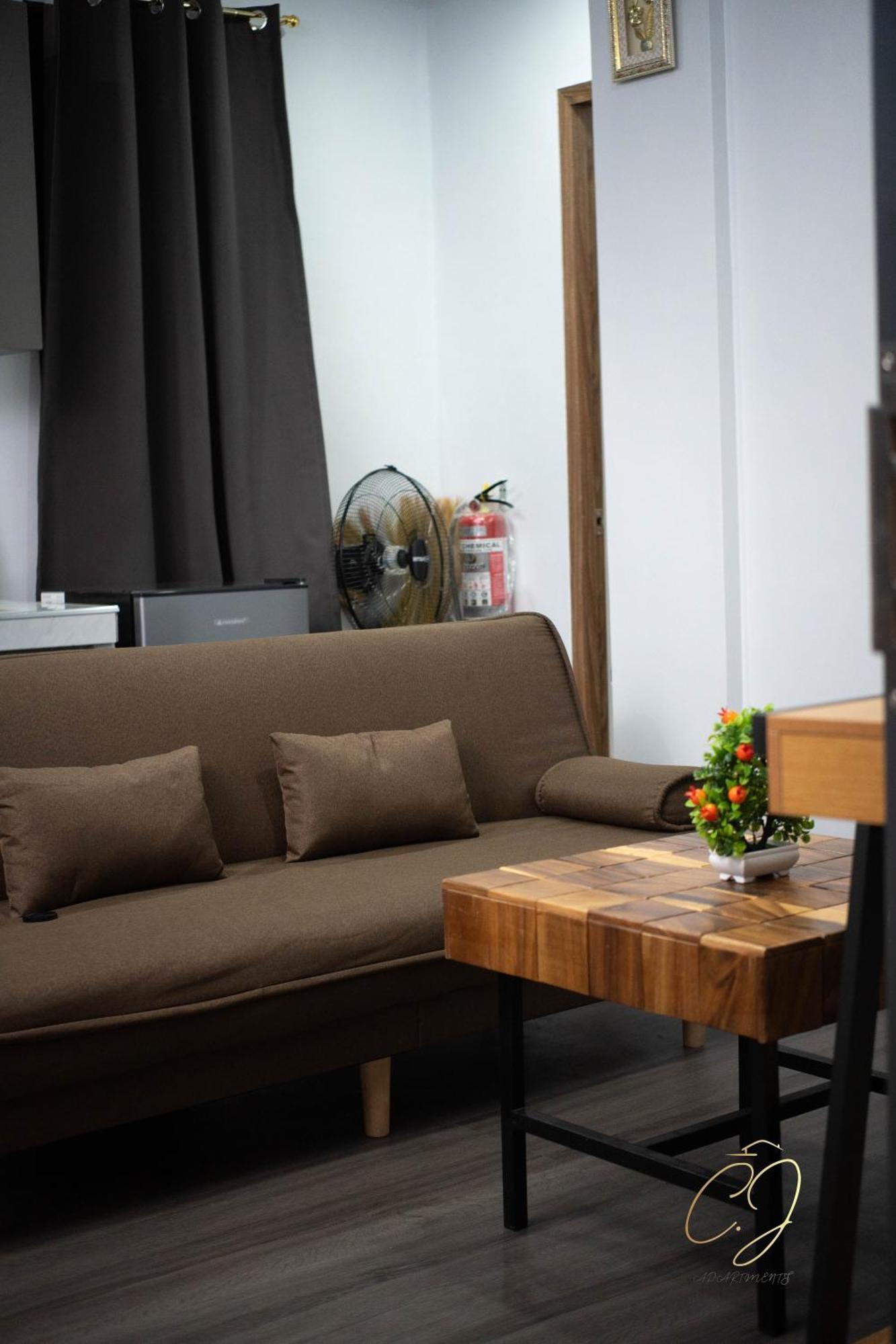 Cj Apartments Olongapo Esterno foto